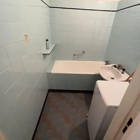 Zadolzennost!!!!pd Pokoje Obok Ch Promenada Nf Habitación en casa particular